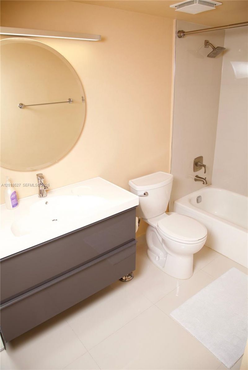 210 174th St , Unit 1107, Sunny Isles Beach, FL 33160 Photo