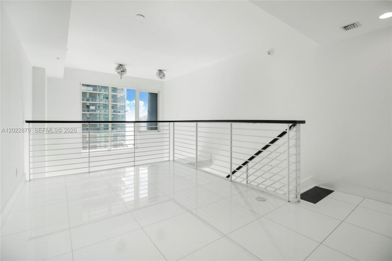 60 SW 13th St , Unit 2208, Miami, FL 33130 Photo