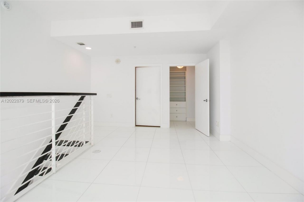 60 SW 13th St , Unit 2208, Miami, FL 33130 Photo