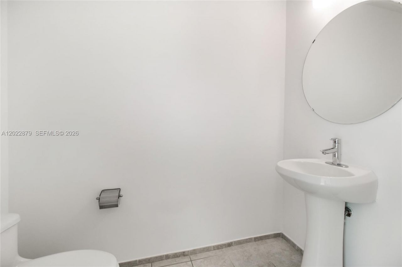 60 SW 13th St , Unit 2208, Miami, FL 33130 Photo