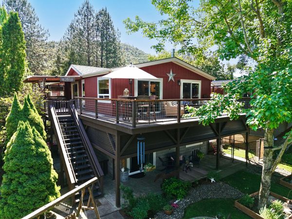 150 Castaline Place, Shady Cove, OR 97539