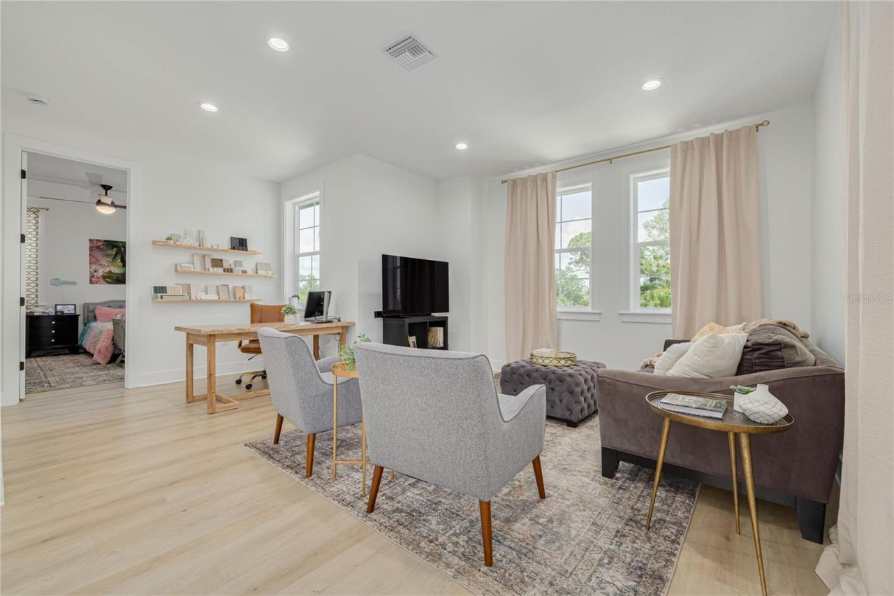 1717 Massachusetts Avenue Ne, Saint Petersburg, FL 33703 Photo
