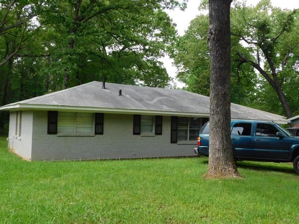 714 NE 5th Street , Springhill, LA 71075