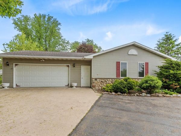 2220 W 20TH AVENUE, Oshkosh, WI 54904