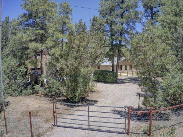 13 Robinhood Lane, Tijeras, NM 87059