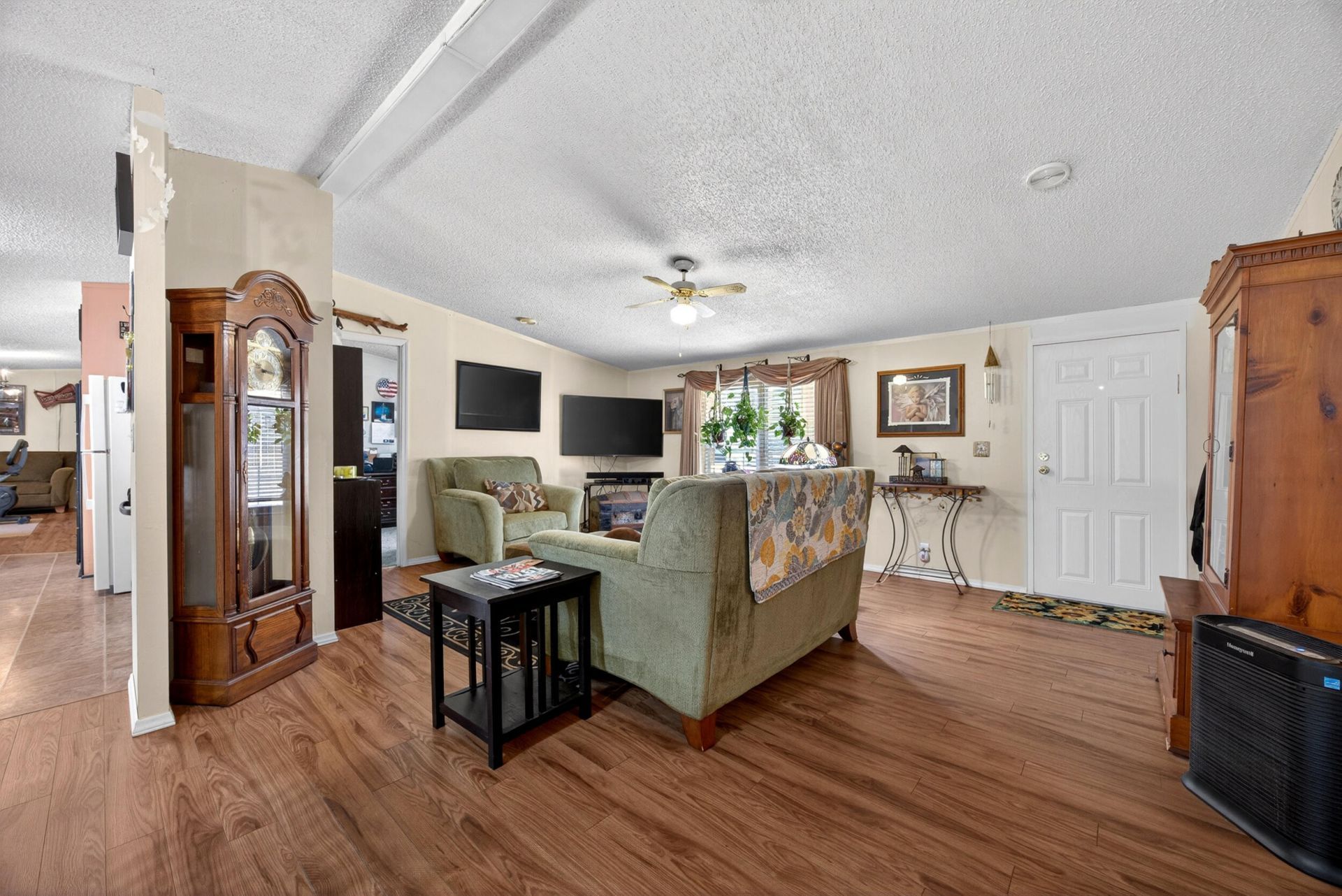 815 Hayden Road Photo 4