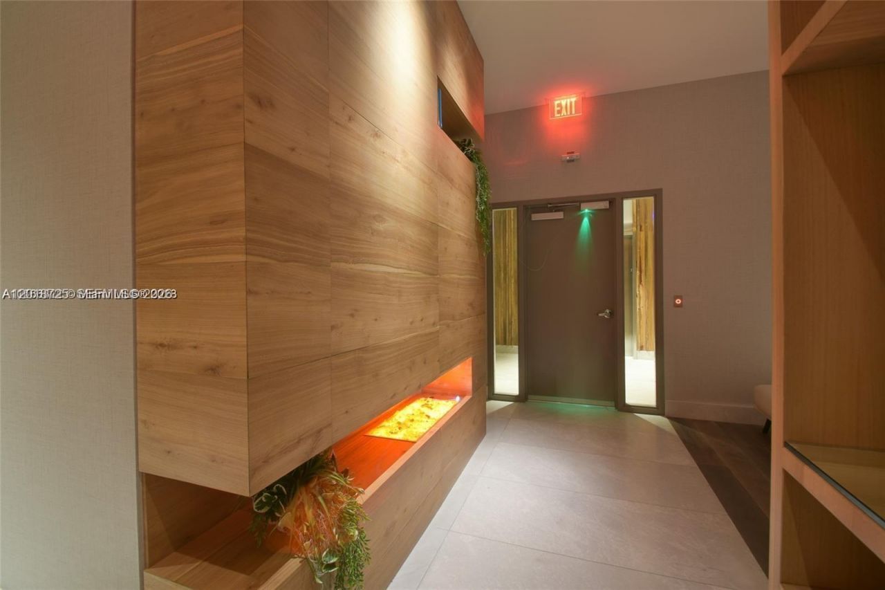 1010 Brickell Ave , Unit 2208, Miami, FL 33131 Photo