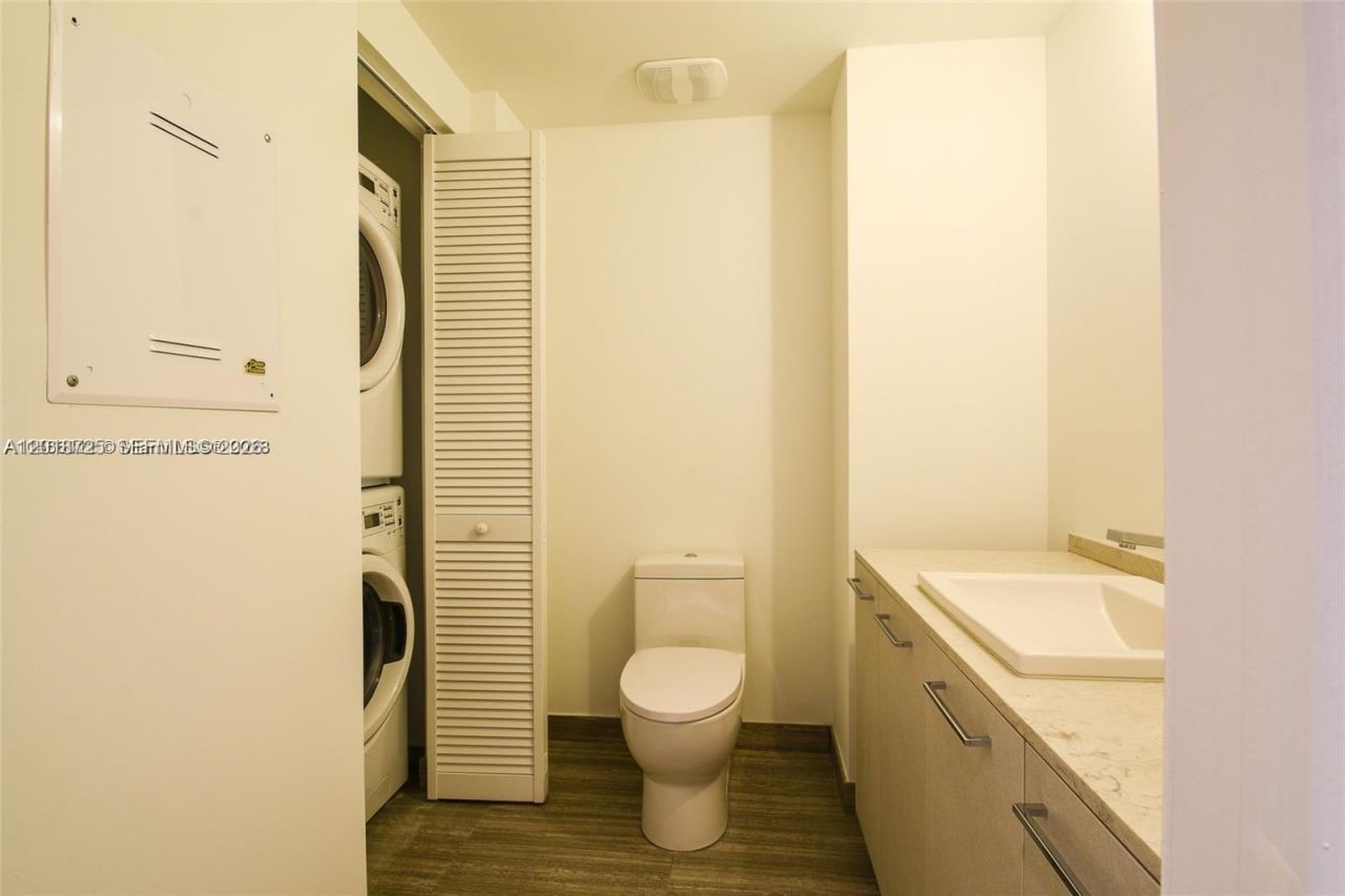 1010 Brickell Ave , Unit 2208, Miami, FL 33131 Photo