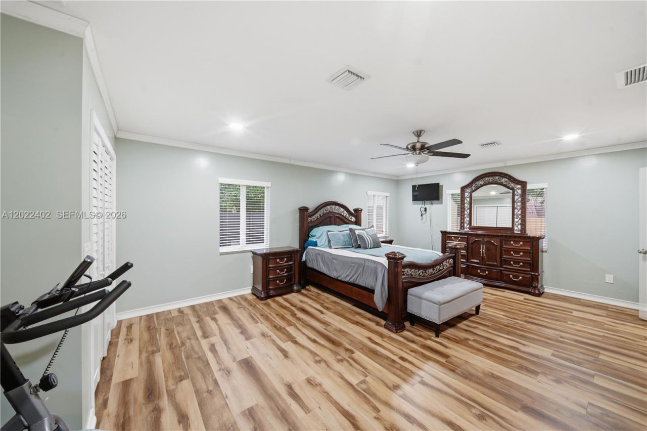 1081 NW 198th St , Miami Gardens, FL 33169 Photo