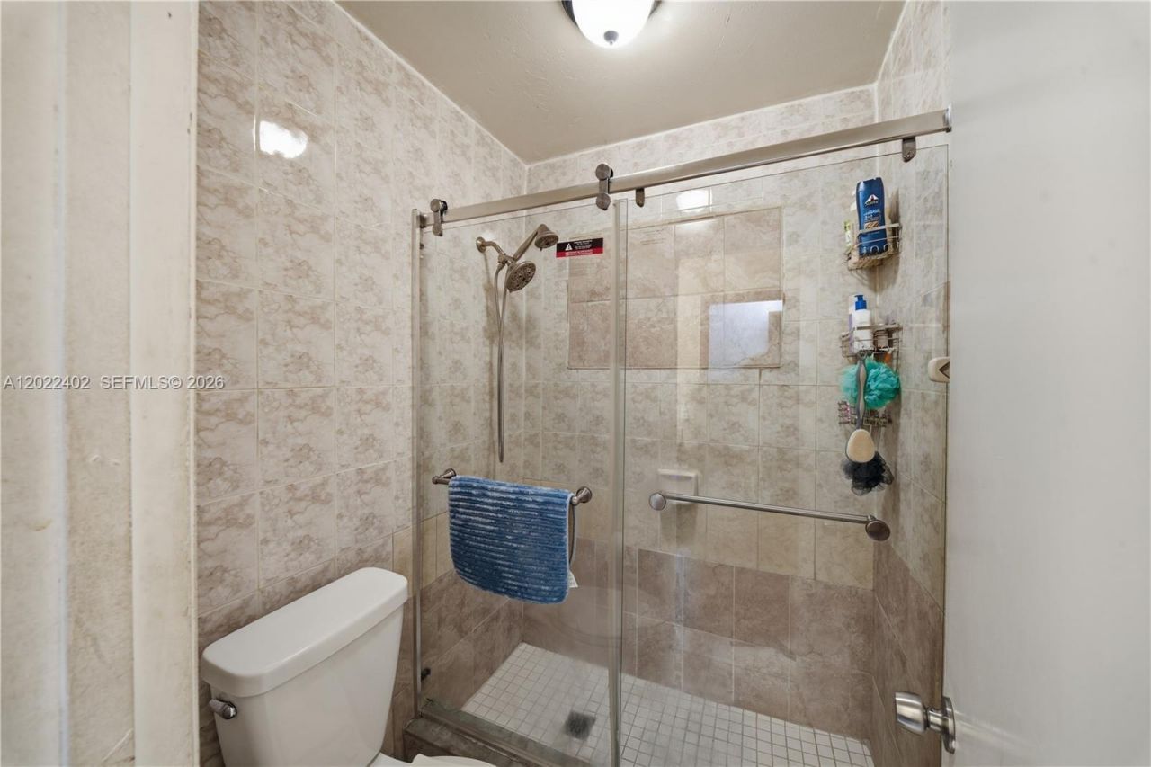1081 NW 198th St , Miami Gardens, FL 33169 Photo