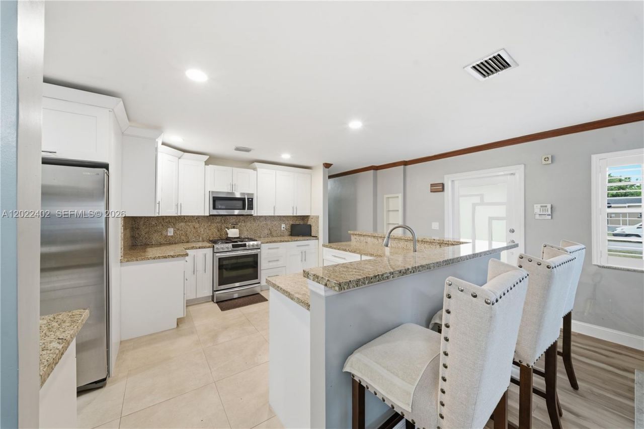 1081 NW 198th St , Miami Gardens, FL 33169 Photo