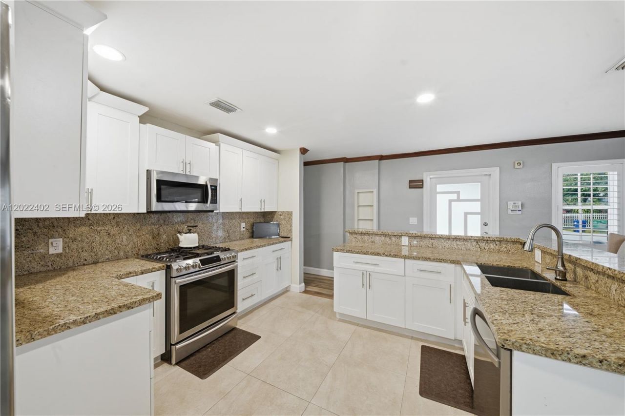 1081 NW 198th St , Miami Gardens, FL 33169 Photo