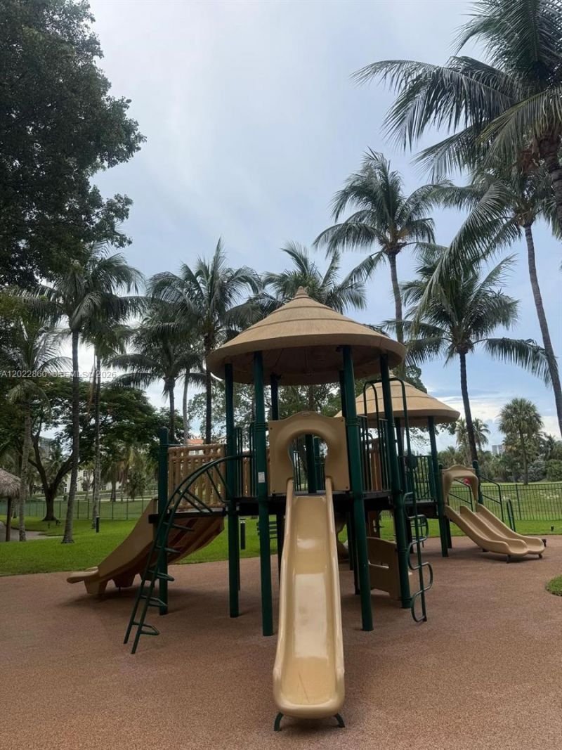 19501 W Country Club Dr, Unit TS-03, Aventura, FL 33180 Photo