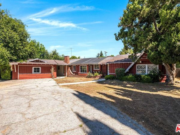 22501 Victory Boulevard, West Hills, CA 91307
