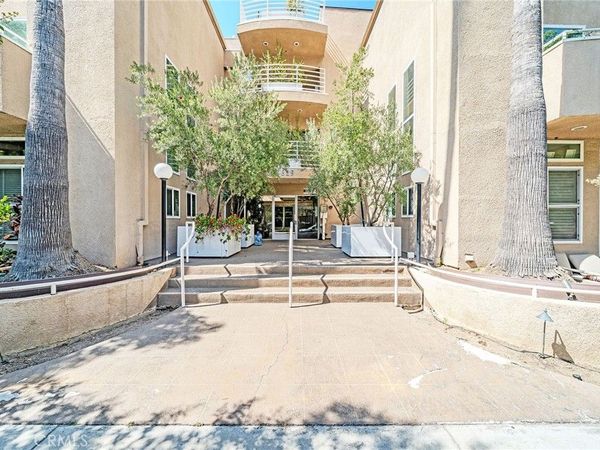 10629 Woodbridge St, Unit 309, Toluca Lake, CA 91602