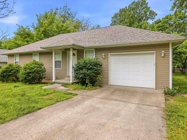 205 South Street , Willard, MO 65781