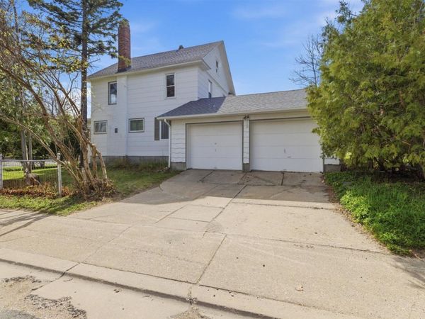 825 Fayal Rd, Eveleth, MN 55734