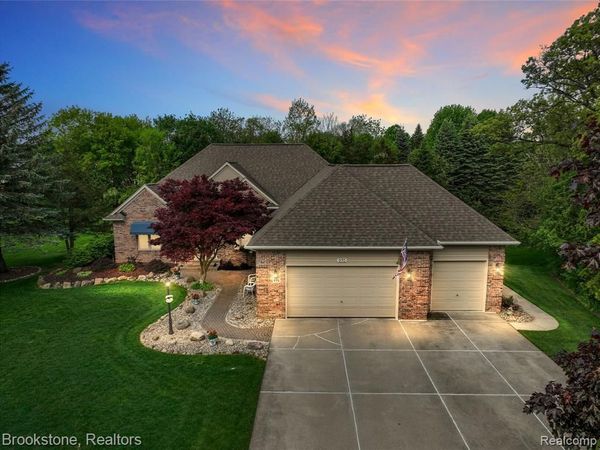 970 Moldovia Drive, White Lake Twp, MI 48386