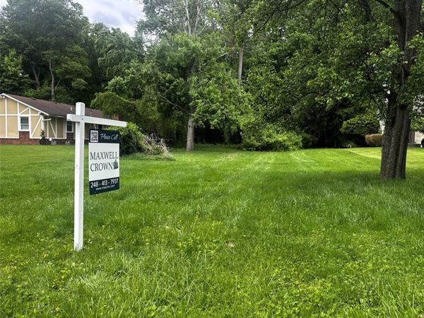 20099 Purlingbrook Street, Livonia, MI 48152