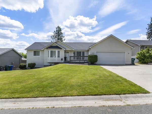 808 E Country Hill Ct, Spokane, WA 99208