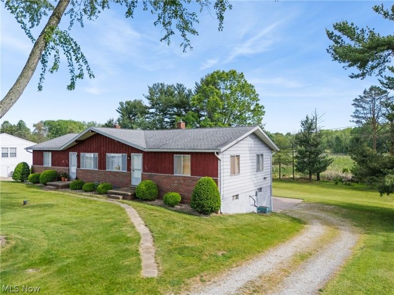 134 Center Road, New Franklin, OH 44319 Photo 2