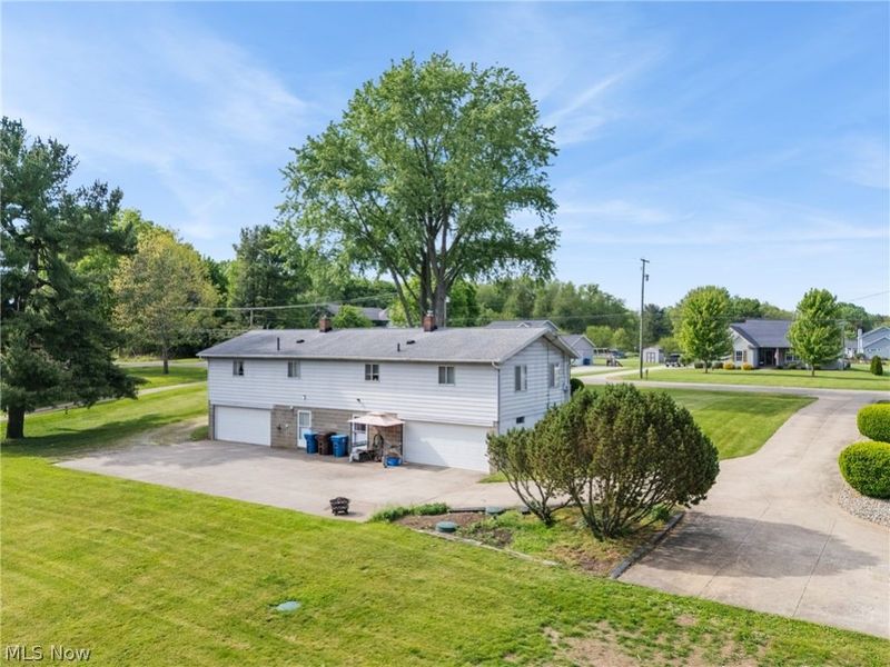 134 Center Road, New Franklin, OH 44319 Photo 4
