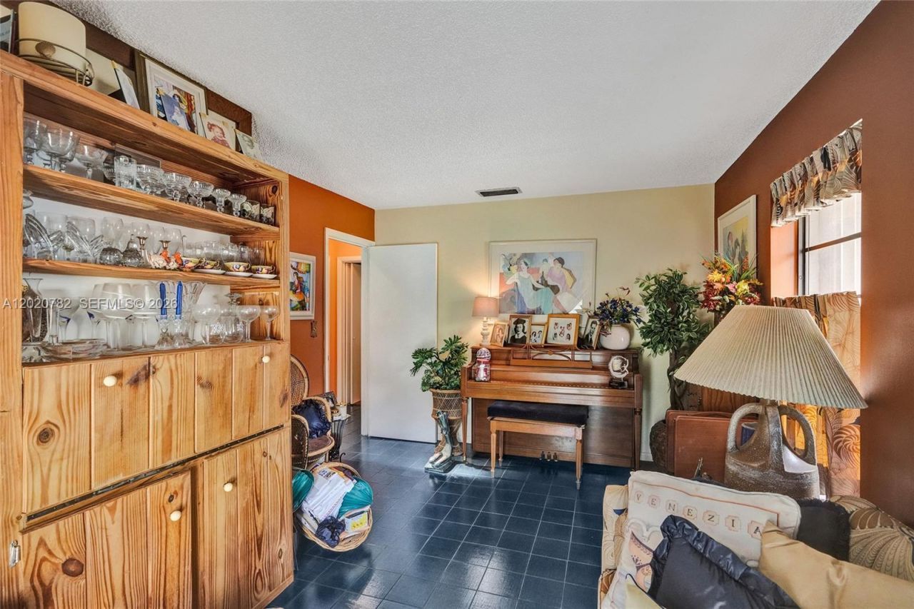 30 Cedar Rd , Hollywood, FL 33021 Photo