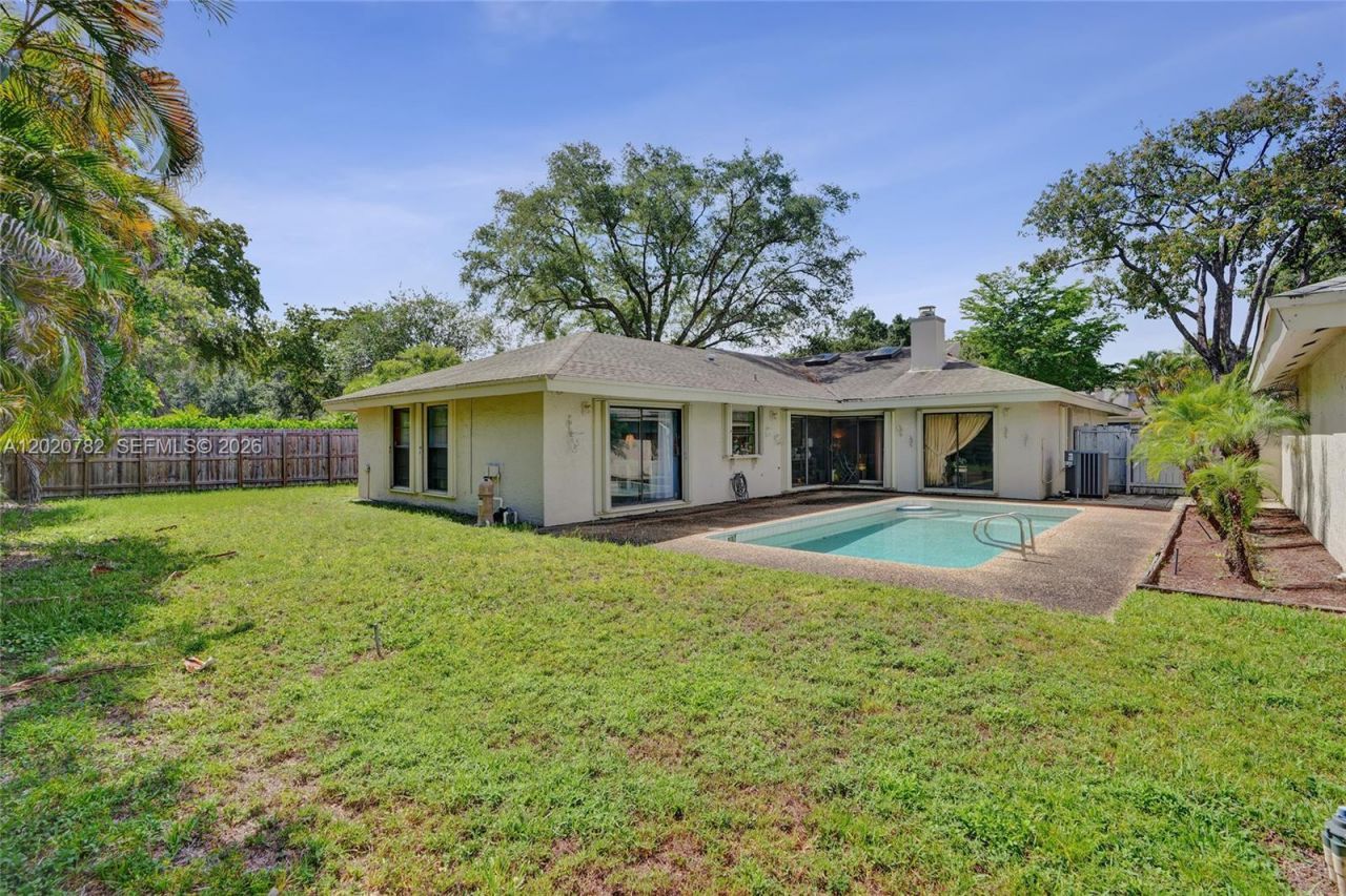 30 Cedar Rd , Hollywood, FL 33021 Photo