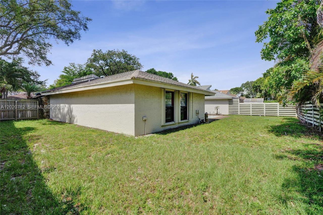30 Cedar Rd , Hollywood, FL 33021 Photo