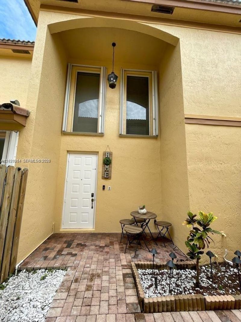 1261 Hayes St, Hollywood, FL 33019 Photo