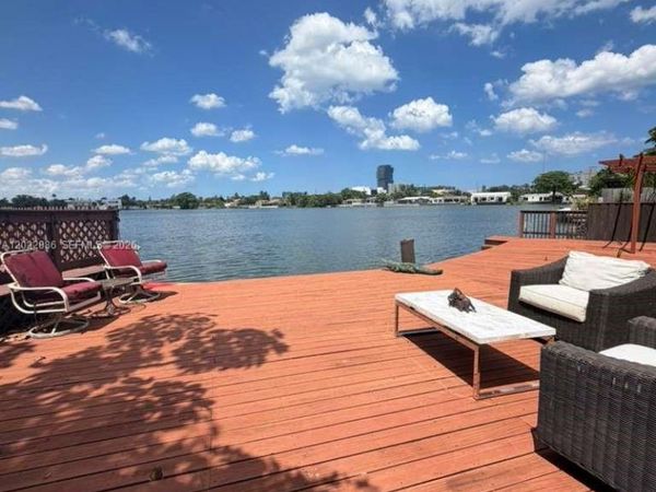 20921 NE 24th Ct, Miami, FL 33180
