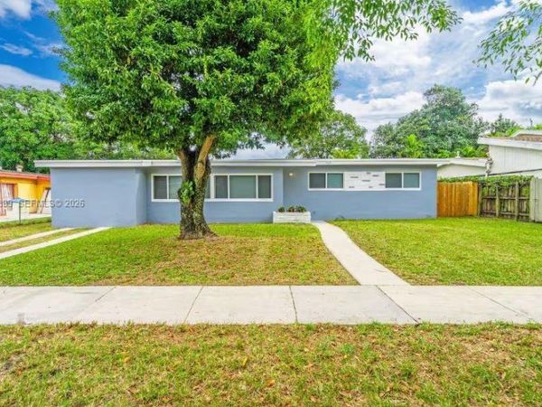 17621 NE 7th Ave , Miami, FL 33162