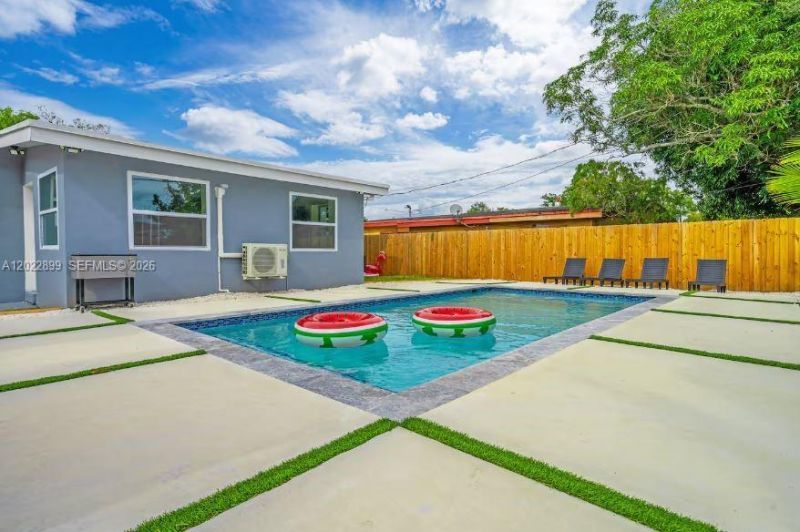 17621 NE 7th Ave , Miami, FL 33162 Photo