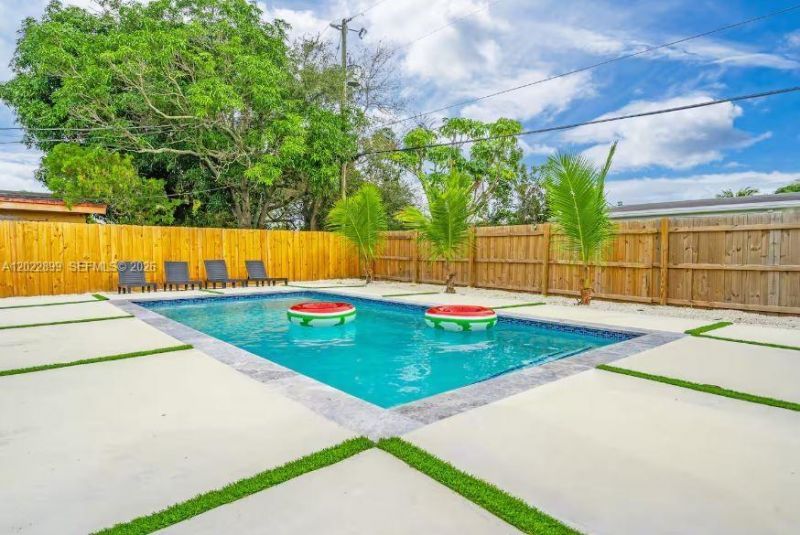 17621 NE 7th Ave , Miami, FL 33162 Photo