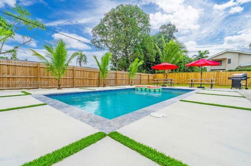 17621 NE 7th Ave , Miami, FL 33162 Photo