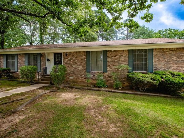19 Queenspark Road, Little Rock, AR 72227