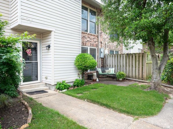 32 Hampshire Circle, Little Rock, AR 72212