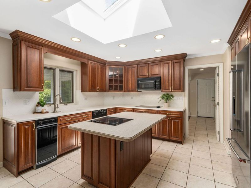 2869 N Star Road, Columbus, OH 43221 Photo 5