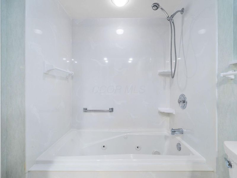 2869 N Star Road, Columbus, OH 43221 Photo 50