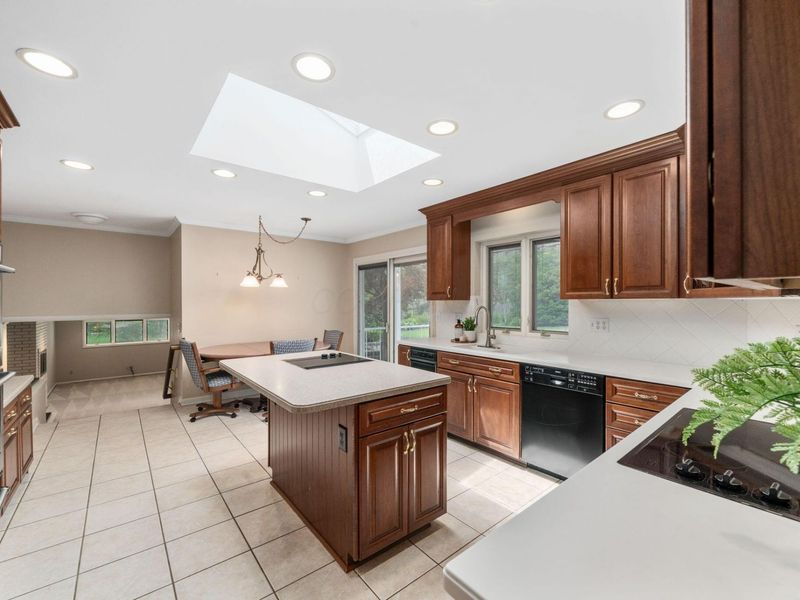 2869 N Star Road, Columbus, OH 43221 Photo 6