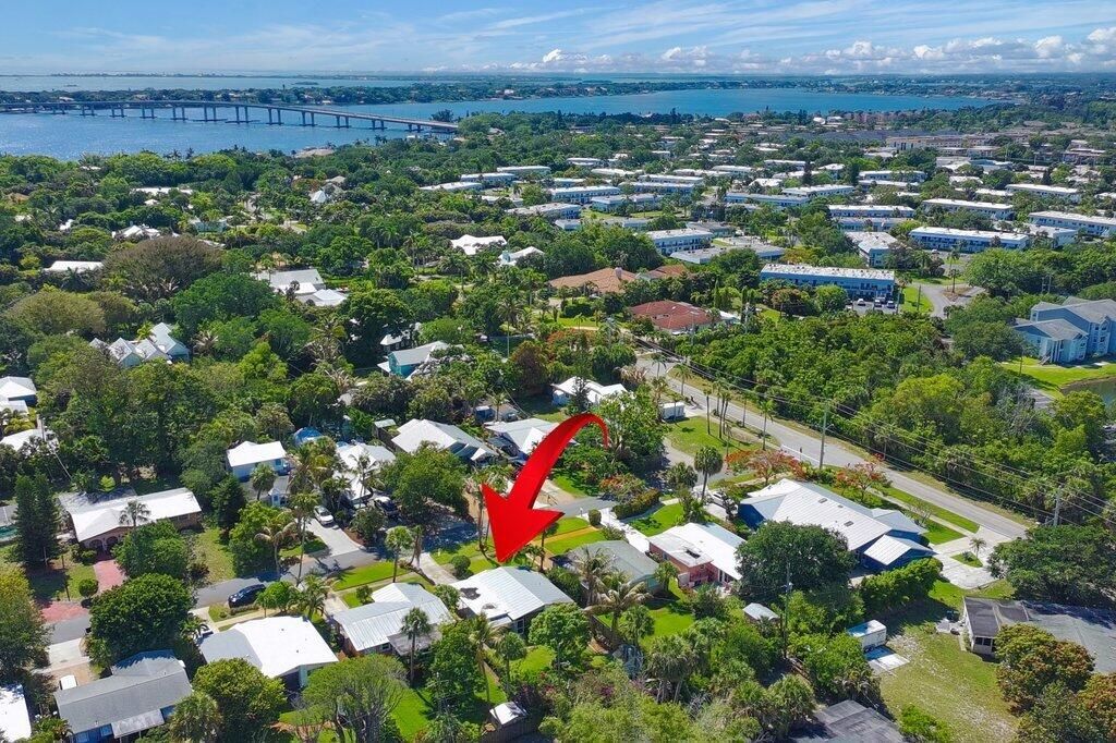 262 SE Monterey Avenue, Stuart, FL 34996 Photo