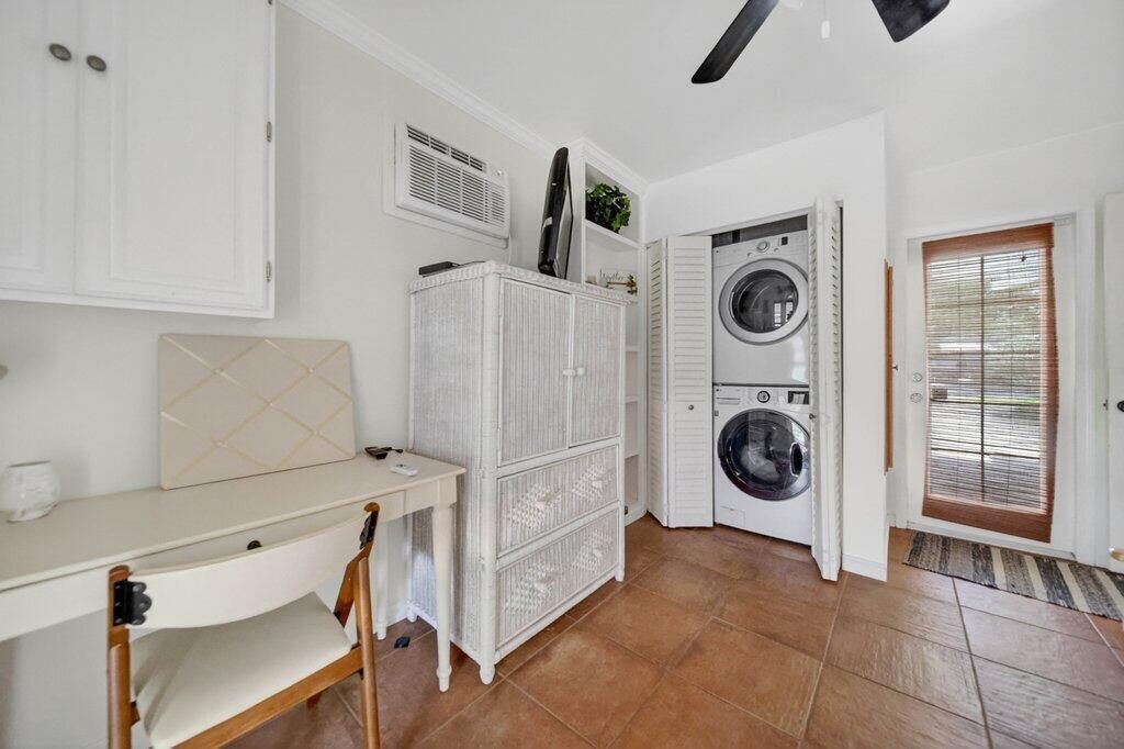 262 SE Monterey Avenue, Stuart, FL 34996 Photo
