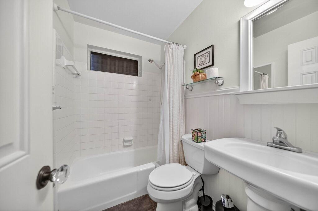 262 SE Monterey Avenue, Stuart, FL 34996 Photo