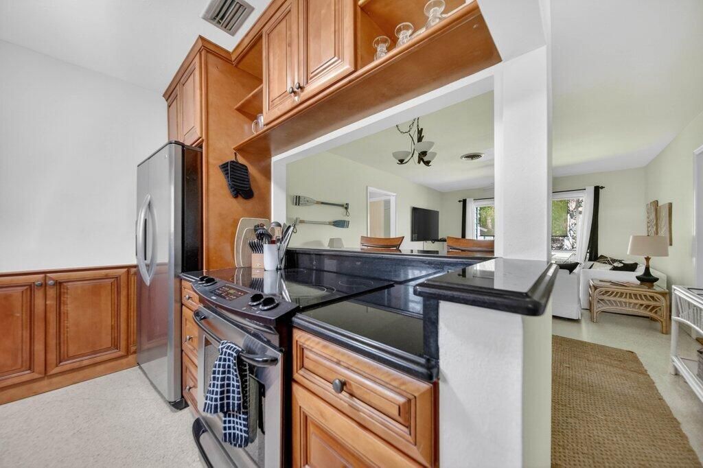 262 SE Monterey Avenue, Stuart, FL 34996 Photo
