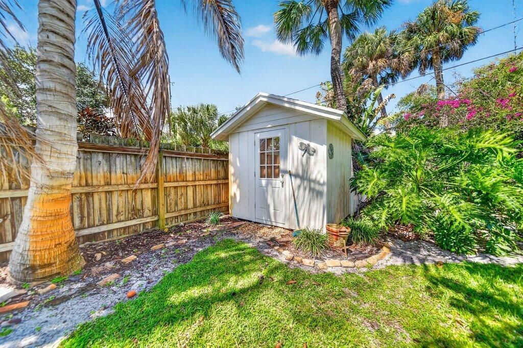 262 SE Monterey Avenue, Stuart, FL 34996 Photo