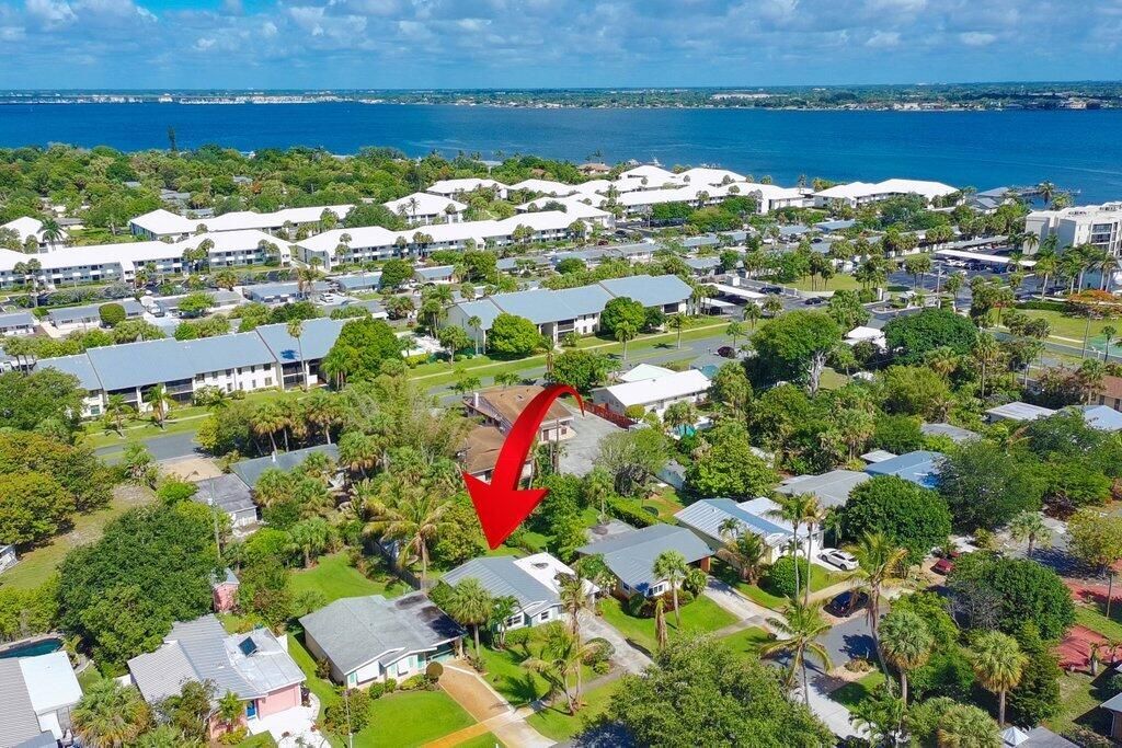 262 SE Monterey Avenue, Stuart, FL 34996 Photo
