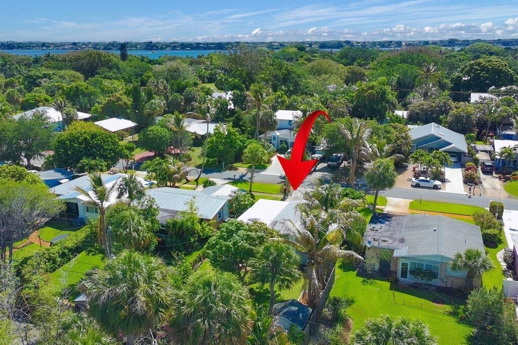 262 SE Monterey Avenue, Stuart, FL 34996 Photo