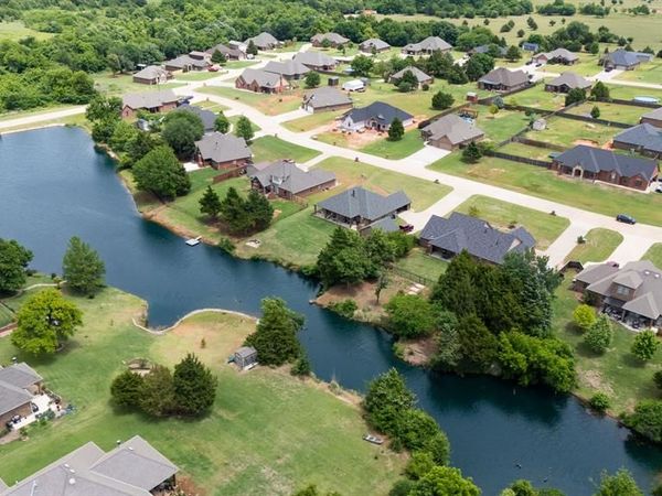 535 Eagle Lake Lane, Newcastle, OK 73065