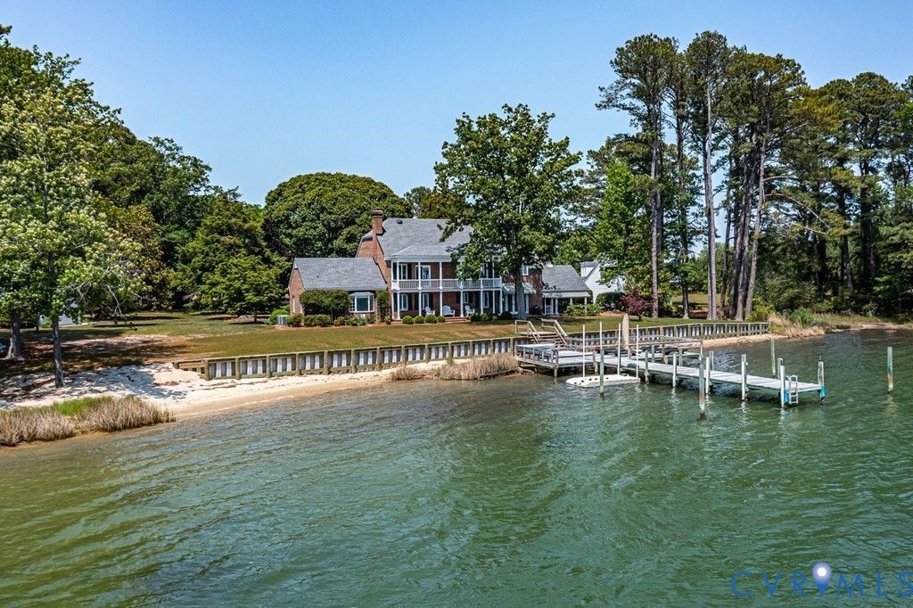 430 Harveys Neck Road , Wicomico Church, VA 22473