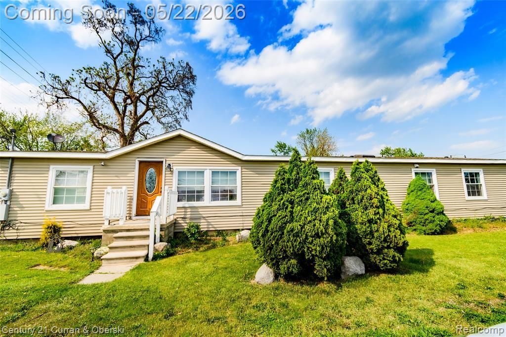 13045 Strong Boulevard, South Rockwood Vlg, MI 48179 Main Photo